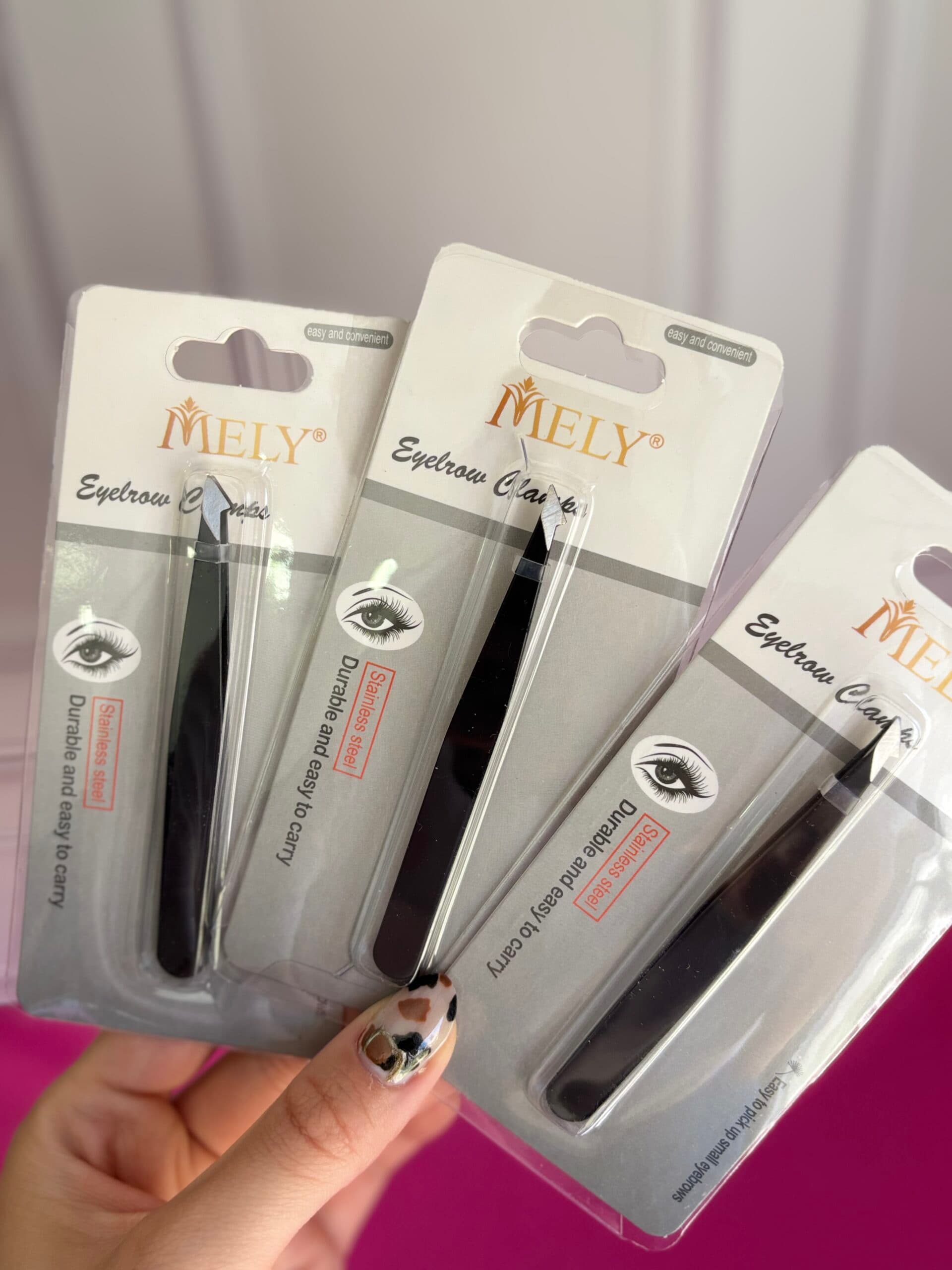 Pinza de cejas Mely