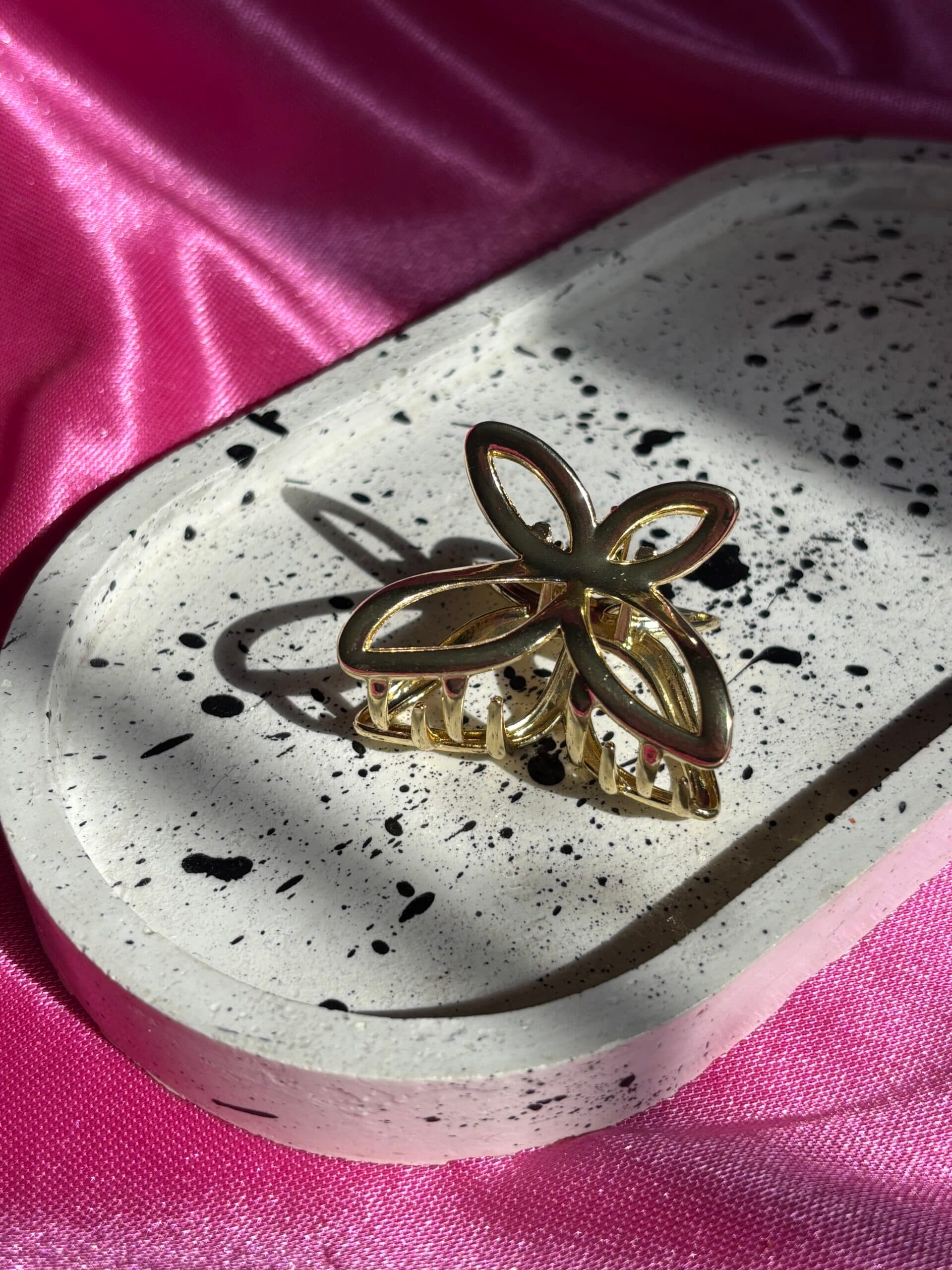 Broche mariposa dorada