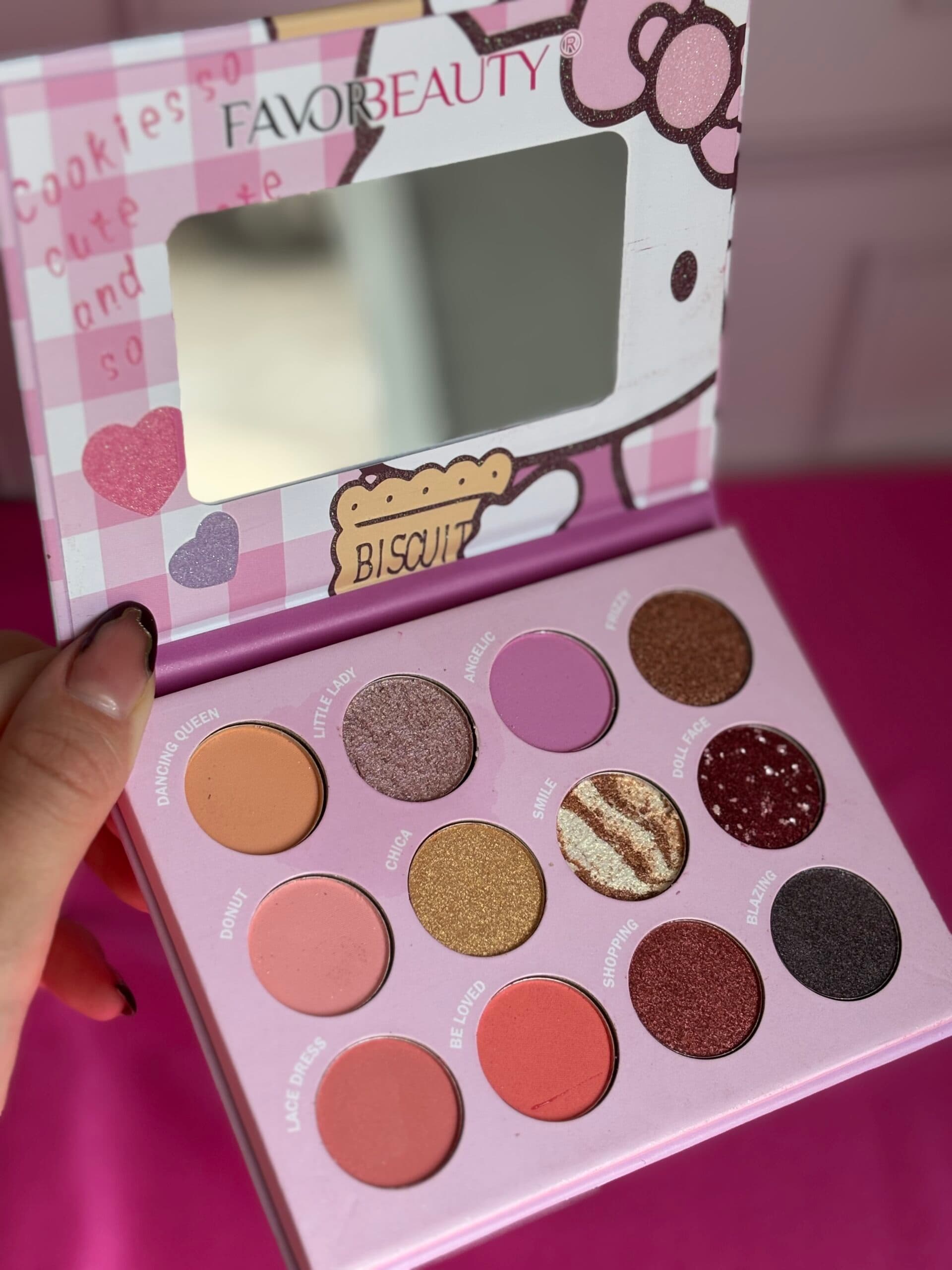 Sombras 12 tonos Hello Kitty