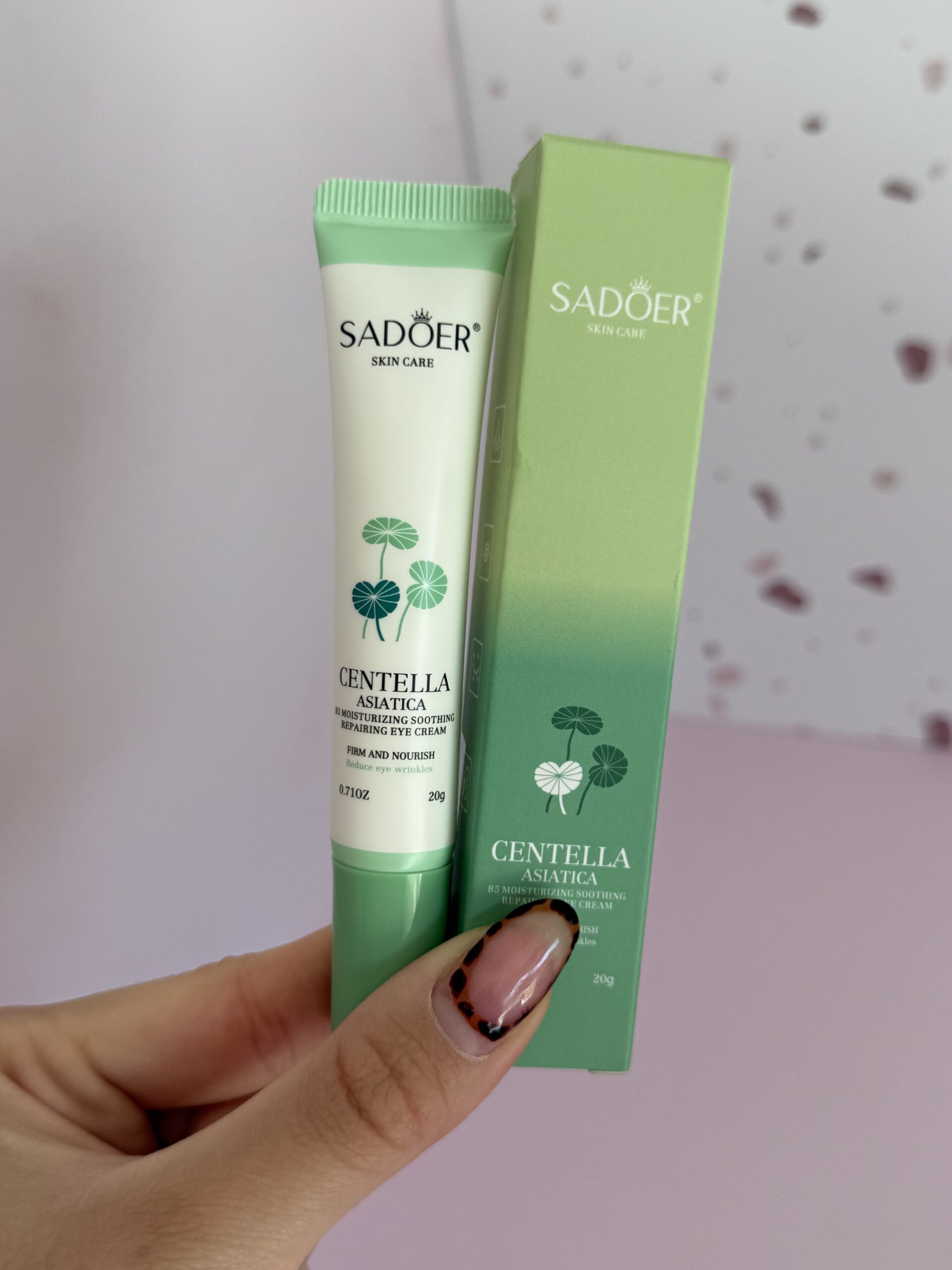 Contorno de ojos con Centella Asiática Sadoer