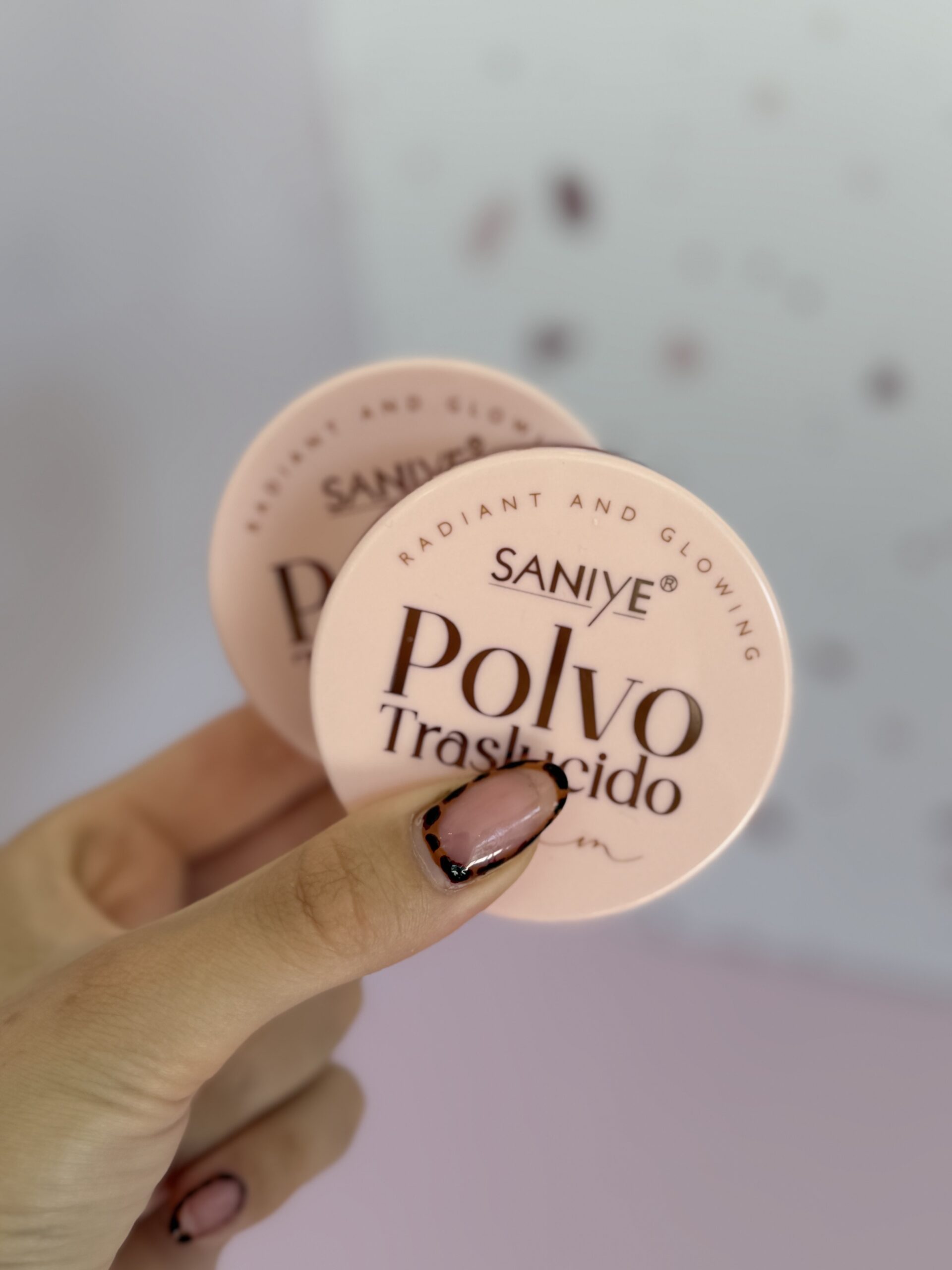 Polvo traslúcido Saniye